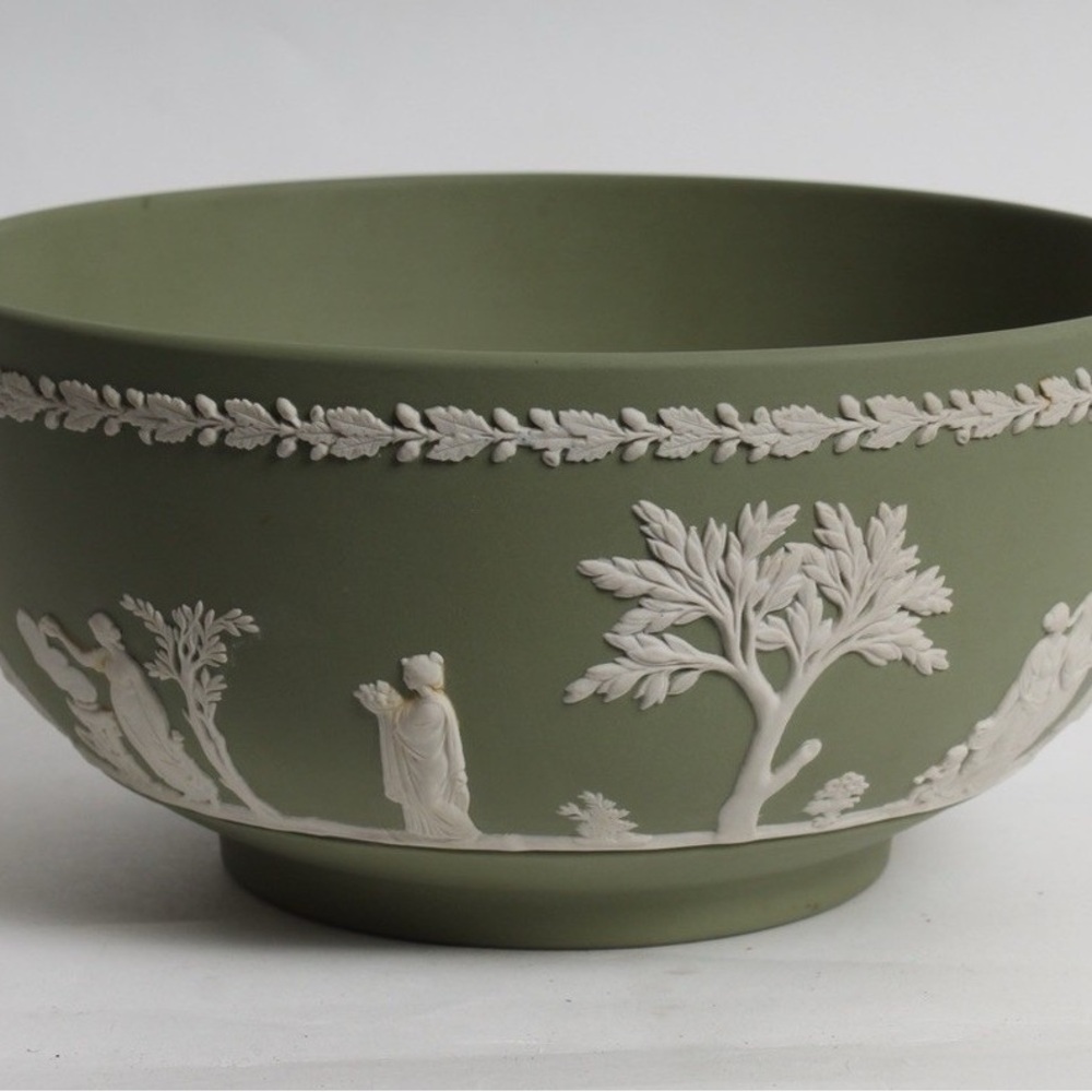 Wedgwood Sacrifice Bowl - Green Jasperware Cameo Pottery Ceramic Bowl 1981